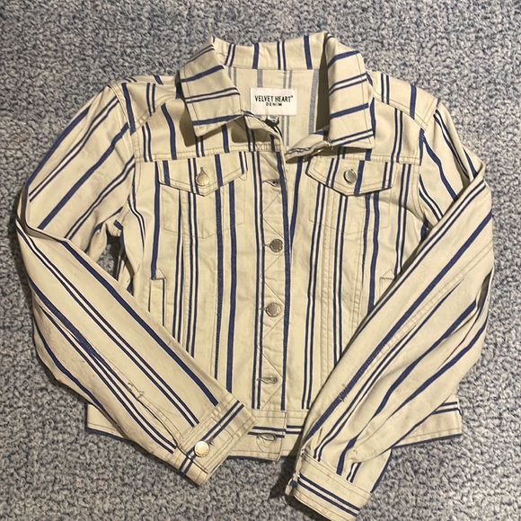 🆕Jeans jacket - Picture 1 of 5